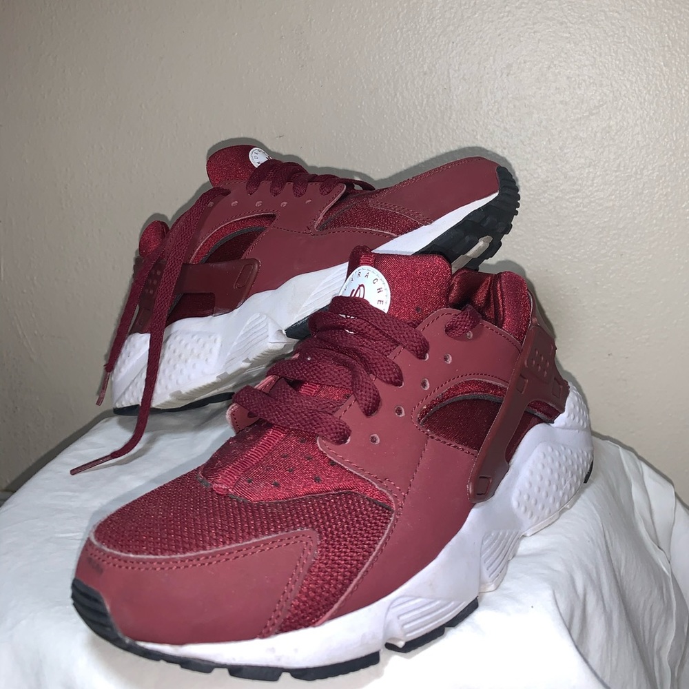 Burgundy huaraches